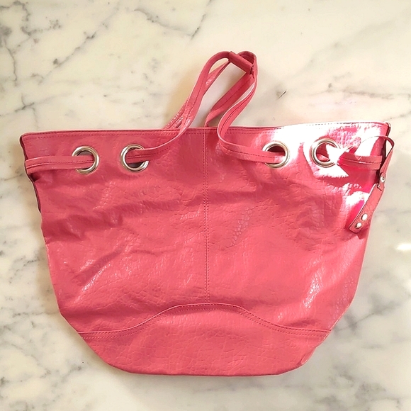 NWOT. Large simulated leather drawstring bucket bag. - Picture 2 of 4
